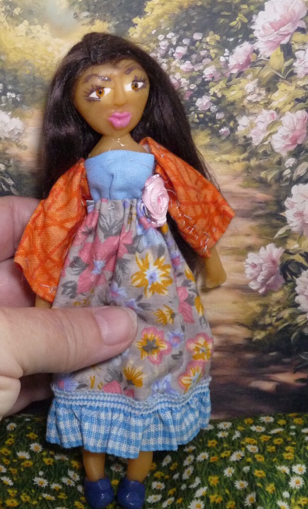 Malia - Doll with flowery dress - Image 4