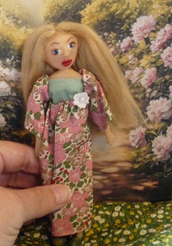 Malin - Doll in pink and green dress - Image 4