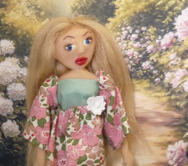 Malin - Doll in pink and green dress