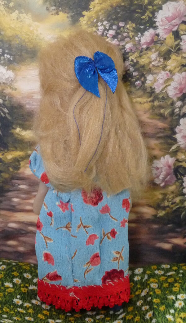 Mila - Doll with blue and red dress - Image 3