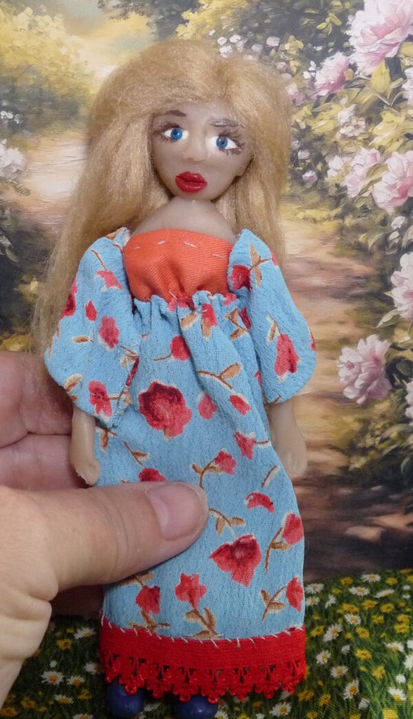 Mila - Doll with blue and red dress - Image 4