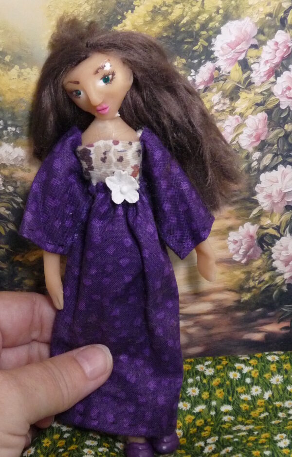 Odette - Doll in purple dress - Image 4