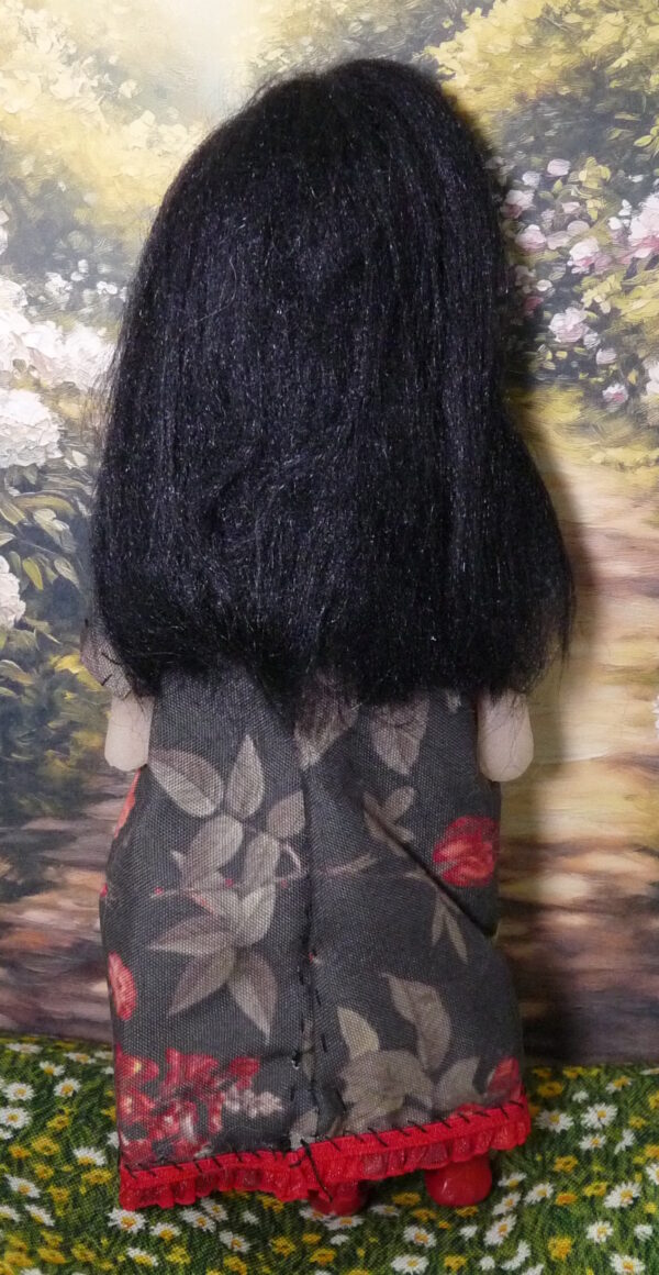Saskia - Doll with roses on dress - Image 3