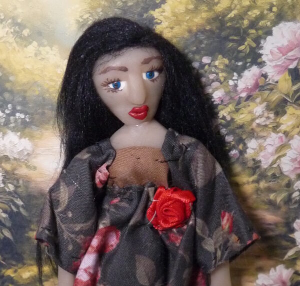 Saskia - Doll with roses on dress