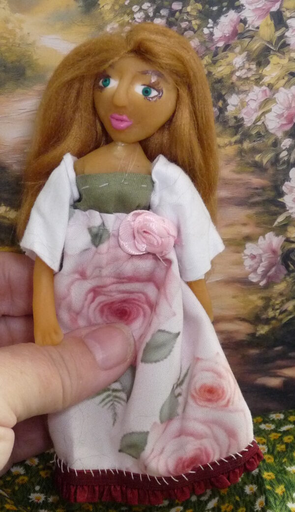 Simone - Doll with roses on dress - Image 4