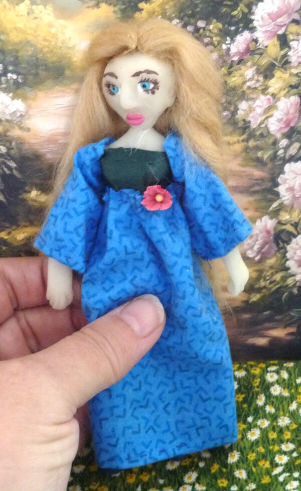 Valentina - Doll in blue and green dress - Image 4