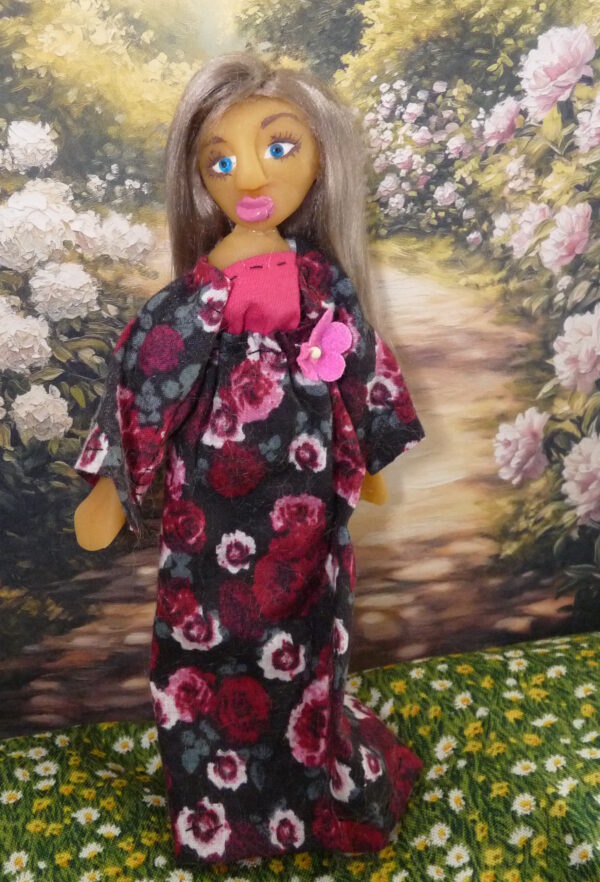 Zoe - Doll in flowery dress - Image 2