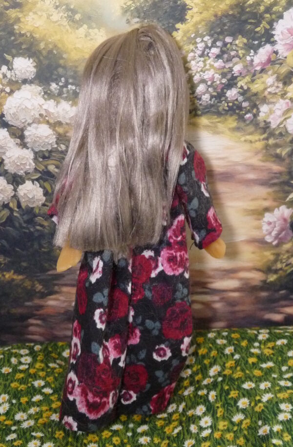 Zoe - Doll in flowery dress - Image 3