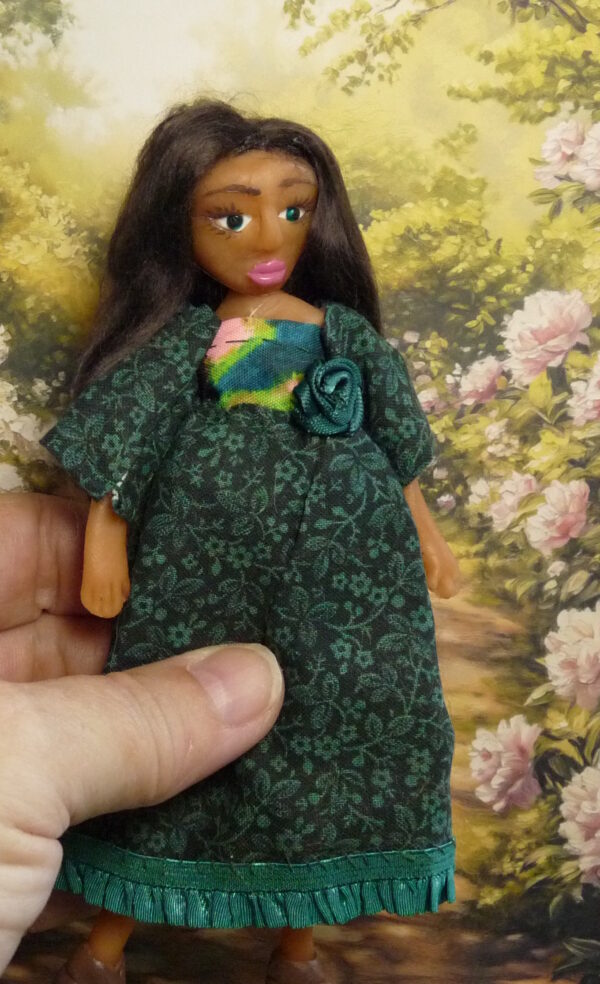 Agda - Doll with green dress - Image 4
