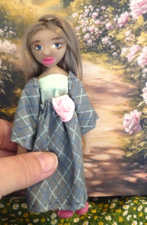 Agnes - Doll with checkered dress - Image 4