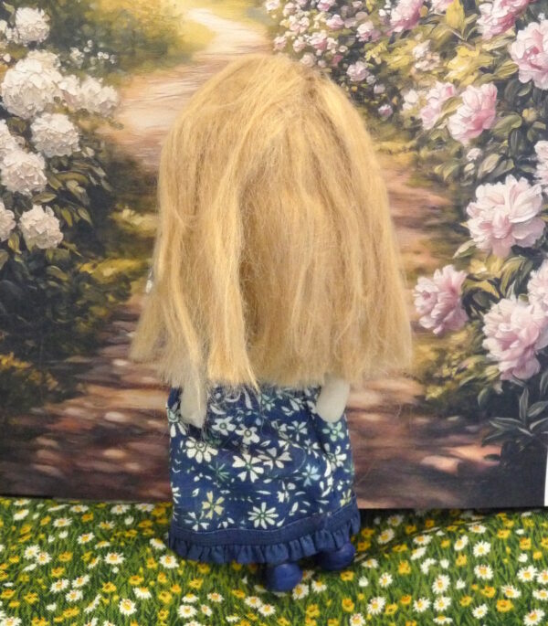 Elvira - Doll with blue and white dress - Image 3