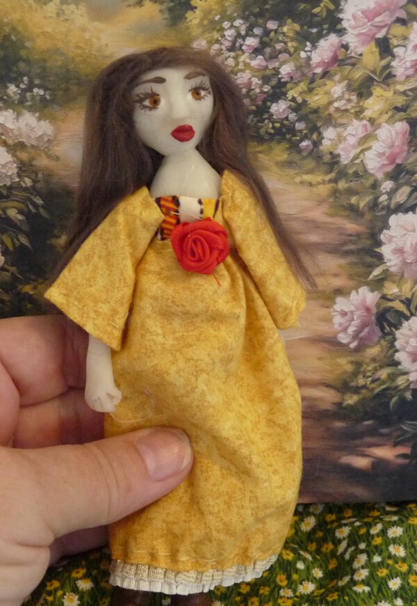 Felicia - Doll in yellow dress - Image 4