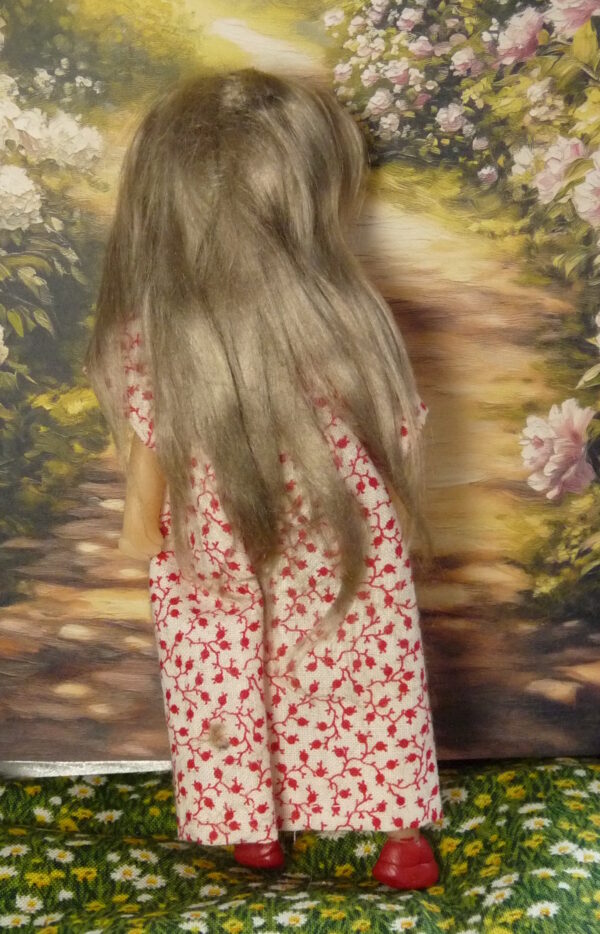 Gunilla - Doll with red and white dress - Image 3