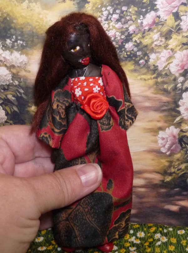 Irene - Doll with red and brown dress - Image 4