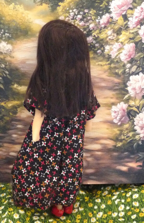 Mariana - Doll with black, red and white dress - Image 3