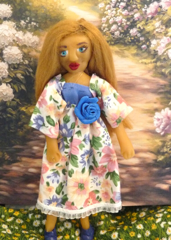 Pernilla - Doll with flowery dress - Image 2