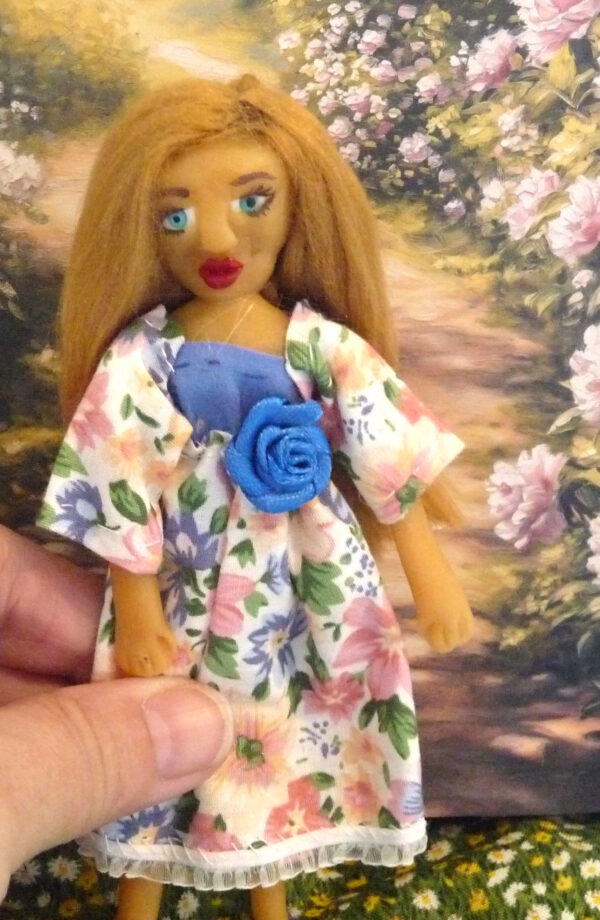 Pernilla - Doll with flowery dress - Image 4