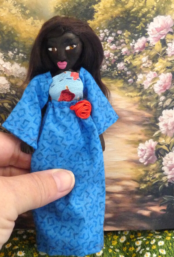 Terese - Doll with blue and red dress - Image 4