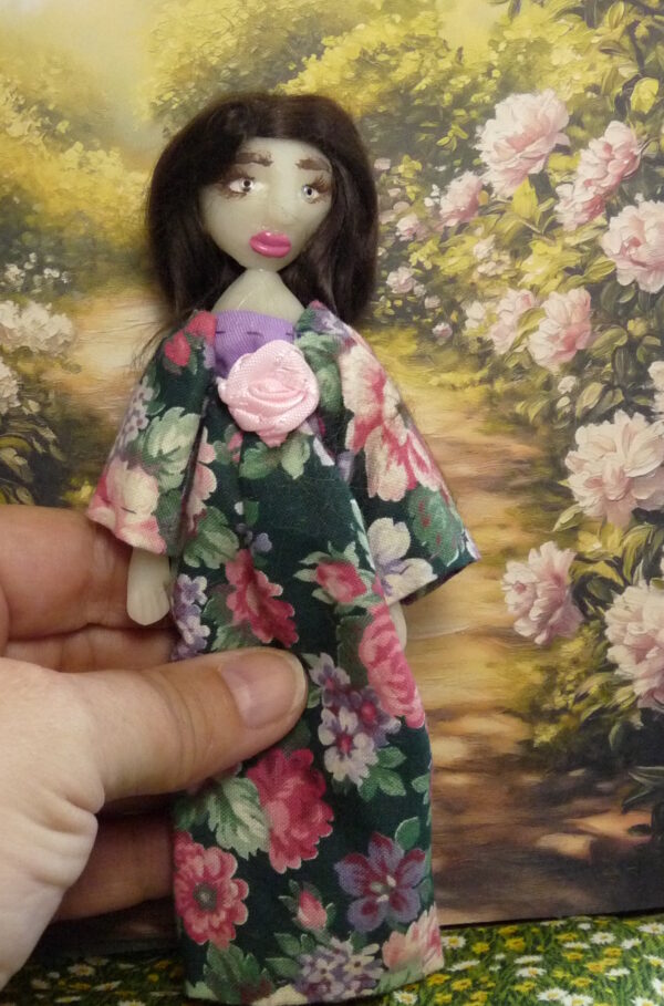 Vivianne - Doll with flowery dress - Image 4