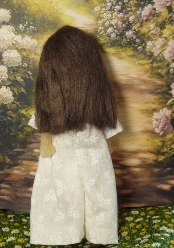 Yvonne - Doll in white dress - Image 3